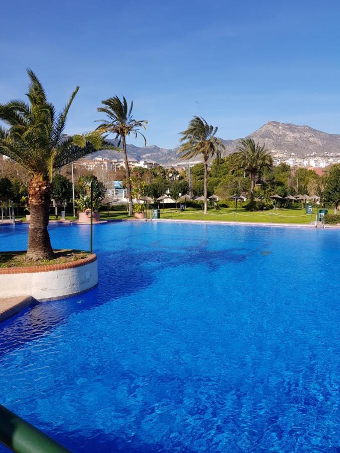 G&G Benalbeach Pool Views 贝纳尔马德纳 外观 照片